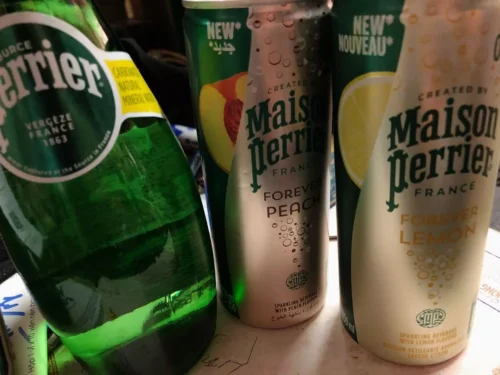 Nhấp để xem toàn màn hình Thùng 12 Chai Perrier Sparkling Glass 330ml photo review